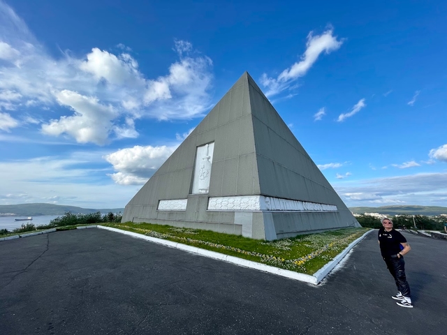 mmk-monumento-alyoshacard-img