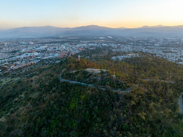 auc-cerro-de-la-pazcard-img
