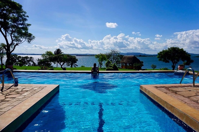 ebb-lago-victoriacard-img