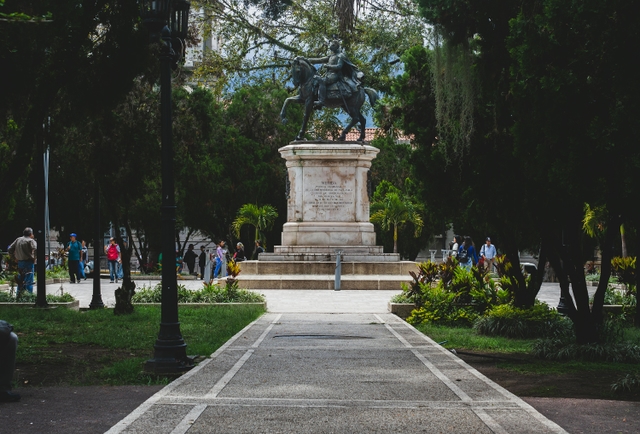 bla-plaza-bolívarcard-img