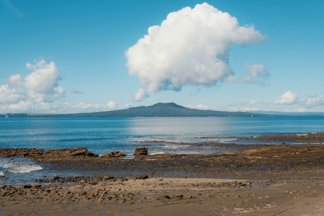 akl-isla-rangitotocard-img