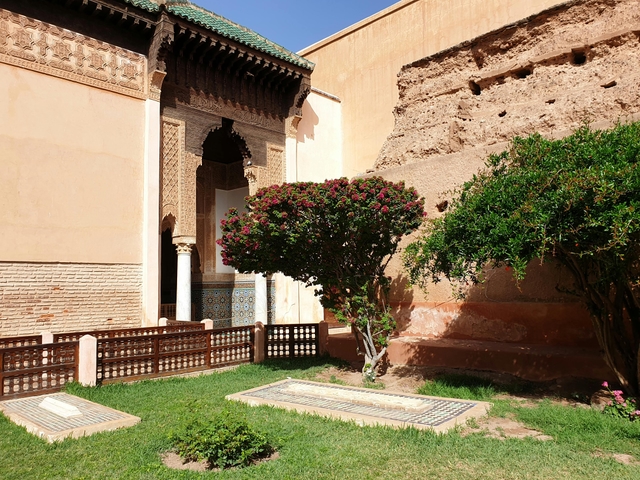 rak-tumbas-saadíescard-img