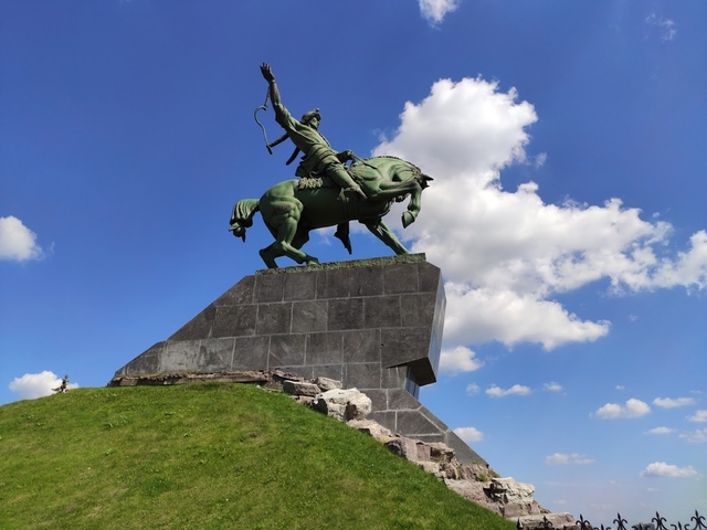 ufa-monumento-a-salavat-yulaevcard-img