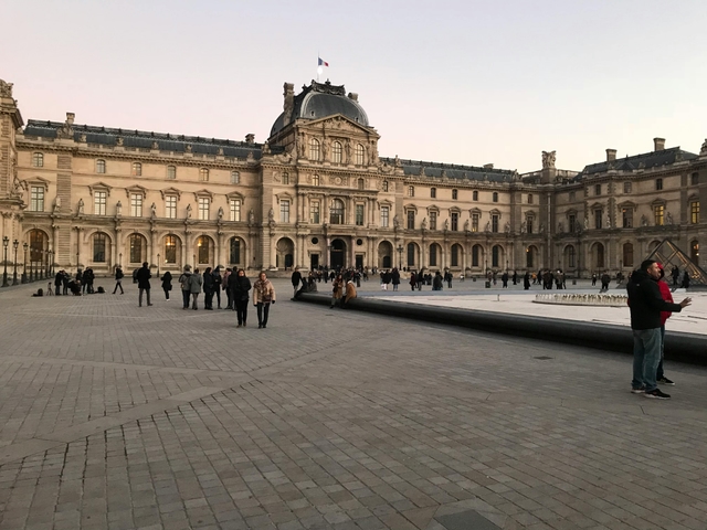 dkr-monumento-a-la-renacimiento-africanocard-img