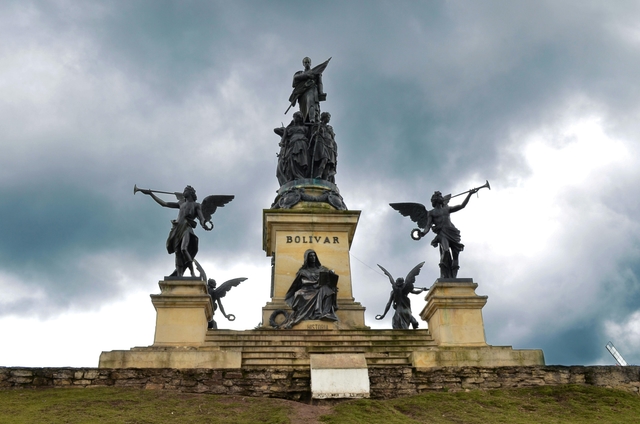 ccs-monumento-a-simón-bolívarcard-img